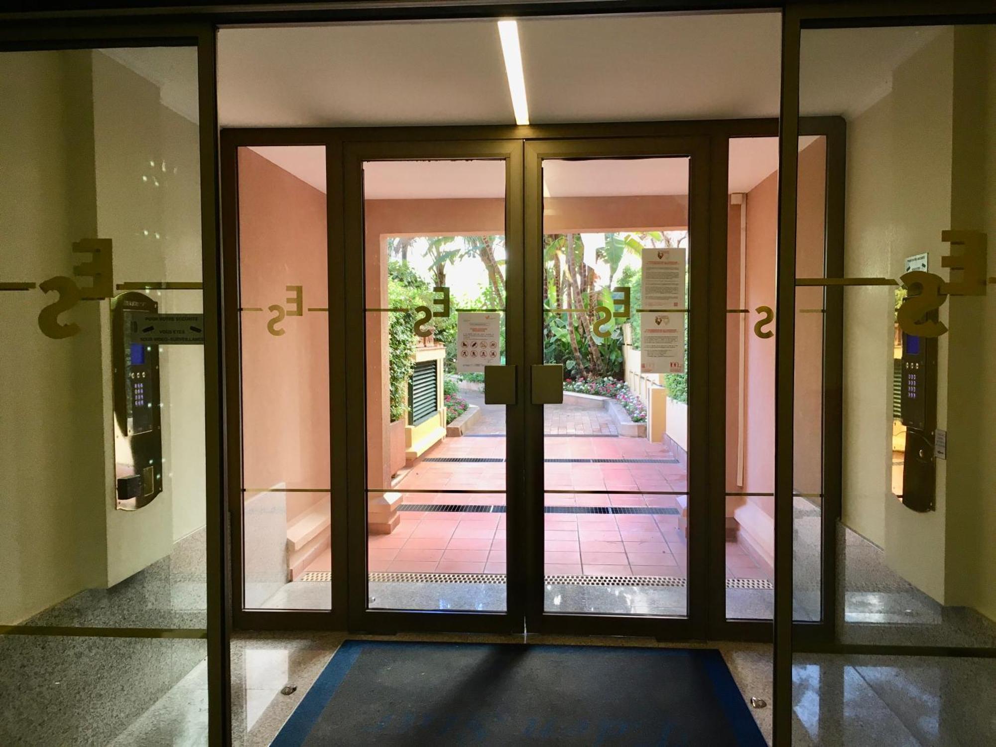 Monaco, Elegant & Quiet Renovated Apartment, In Fontvieille District, With Terrace & Pool, 15Min Walk To F1 Grand Prix Bagian luar foto